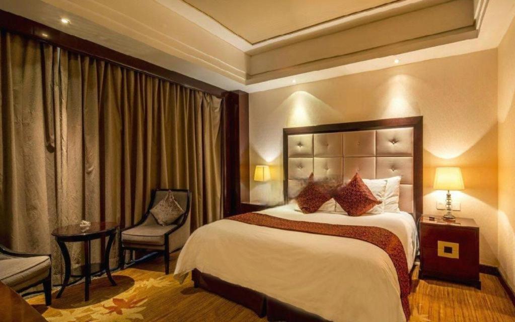 New Century Grand Hotel Xinxiang Exterior foto